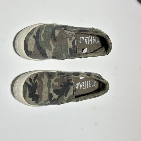 Women’s Malibu Camouflage Slip-On Sneakers Size 6 - Picture 8 of 8